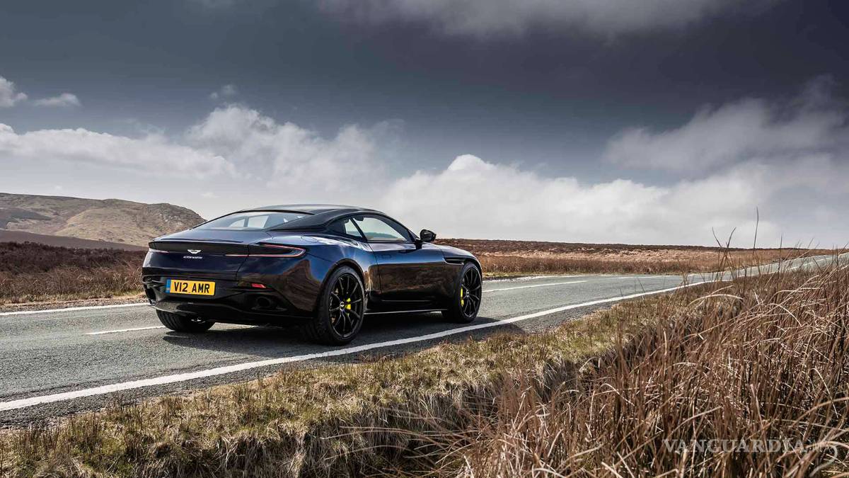 $!Aston Martin DB11 AMR, 335 km/h y 639 CV para competir