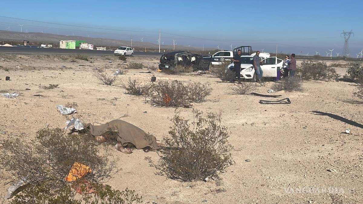 Familia de Oklahoma sufre volcadura en carretera Saltillo-Torreón; fallece joven de 18 años