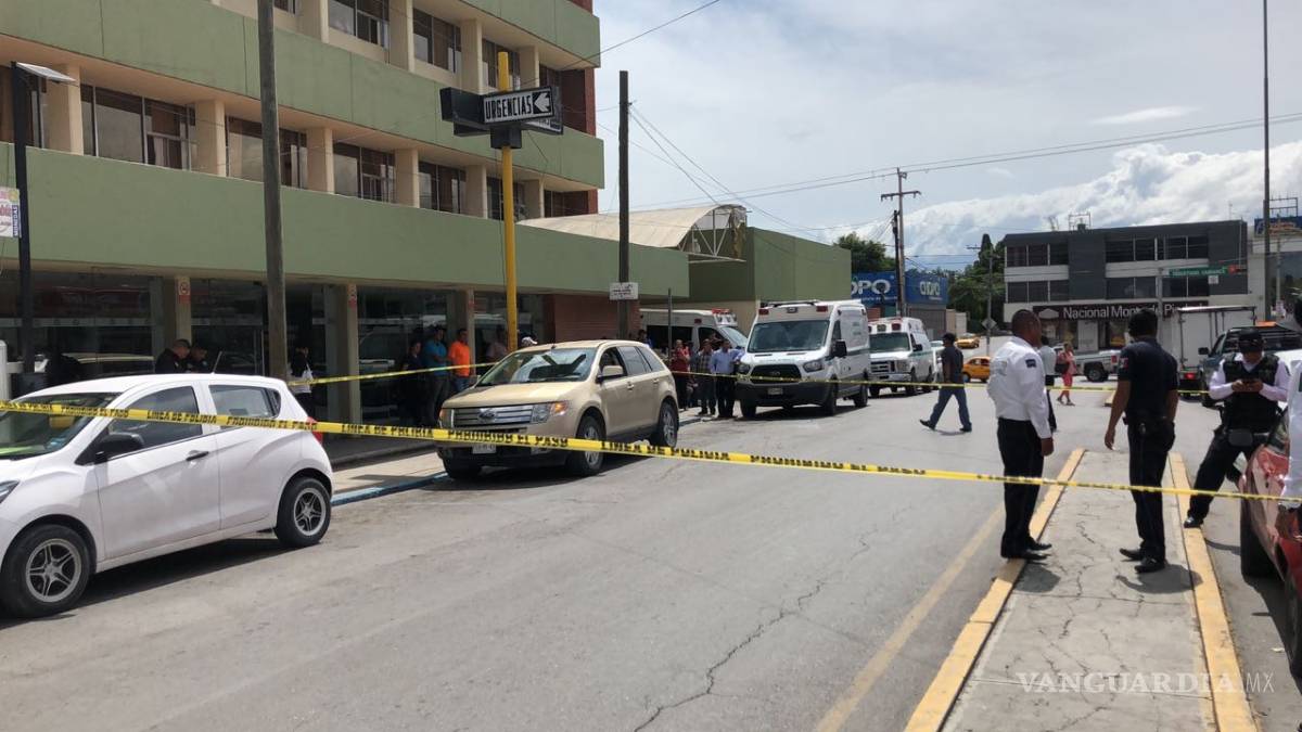 $!Fallece hombre en la entrada de Urgencias del IMSS Saltillo