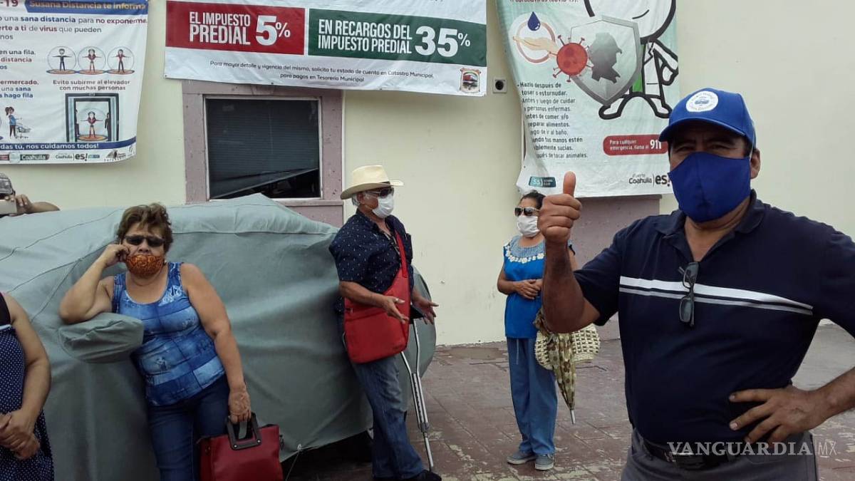 $!Toman vecinos la presidencia de Castaños por falta de agua en las colonias