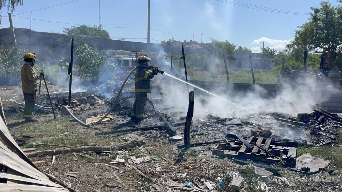 Incendio consume tejabán en Saltillo; presumen fue provocado