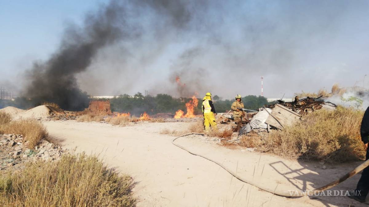 $!Incendio desata movilización al poniente de Saltillo