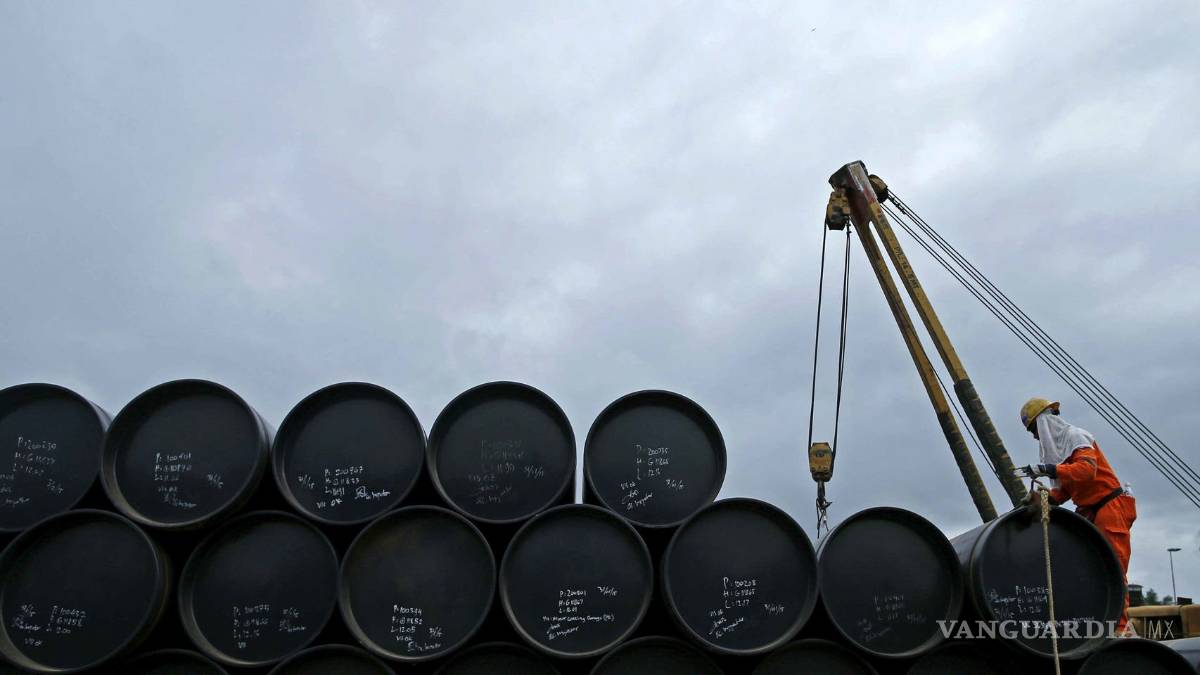 Peso cierra semana con ganancia, ante recorte de producción petrolera