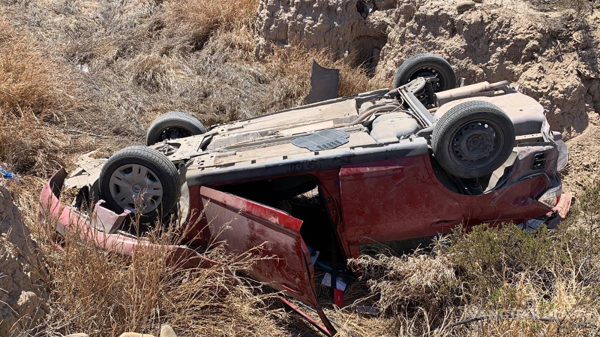 Dos monjas vuelcan en carretera Monclova-Saltillo; una está grave