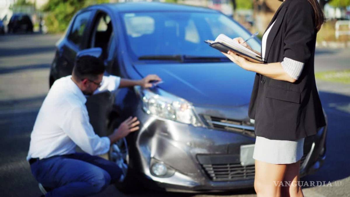 $!Ante un choque, es necesario llamar a la compañía de seguros.