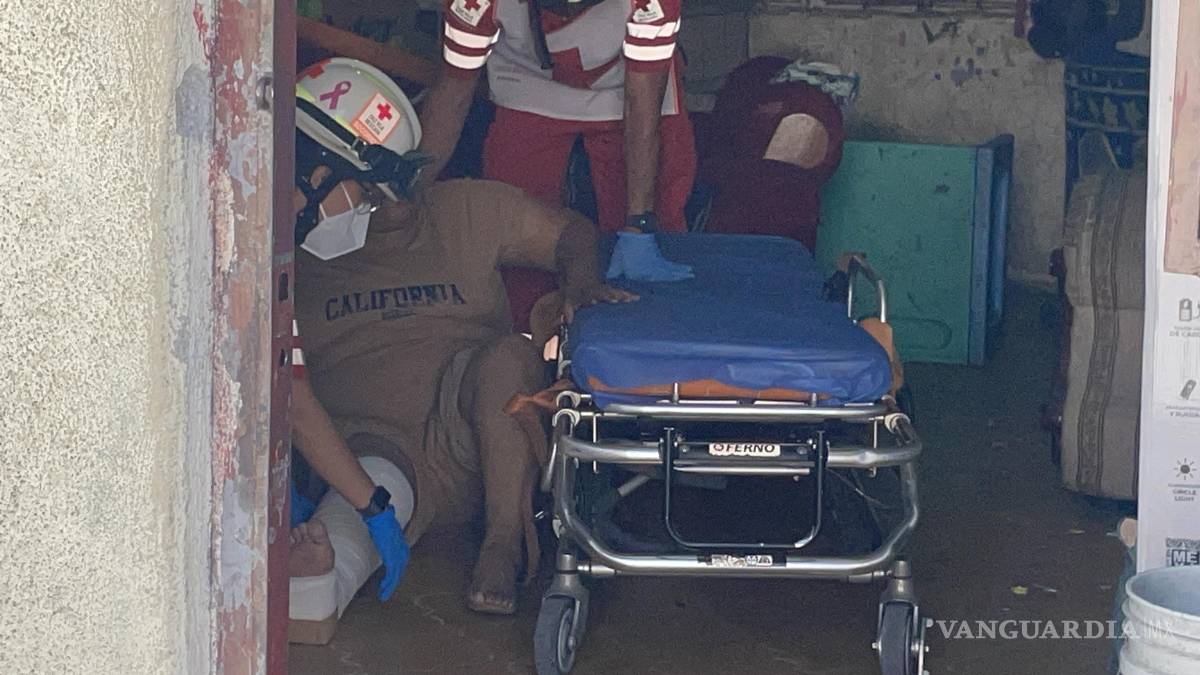 Hospitalizan a mujer que fue agredida por su propio hijo, en Saltillo