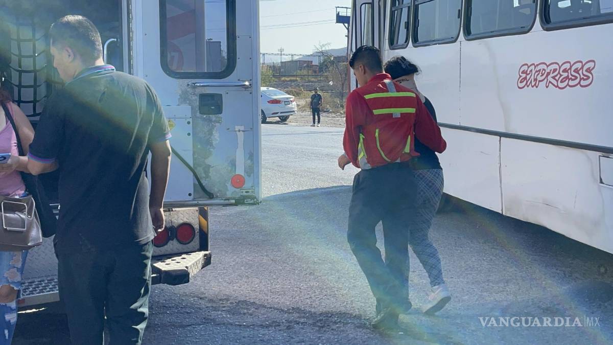 Ruta Express circula en sentido contrario, choca y deja dos heridos en Ramos Arizpe; ninguno acepta la culpa