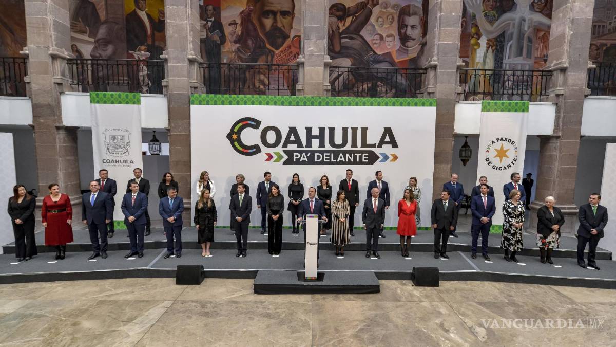 $!Este sábado Manolo Jiménez presentó a su gabinete.