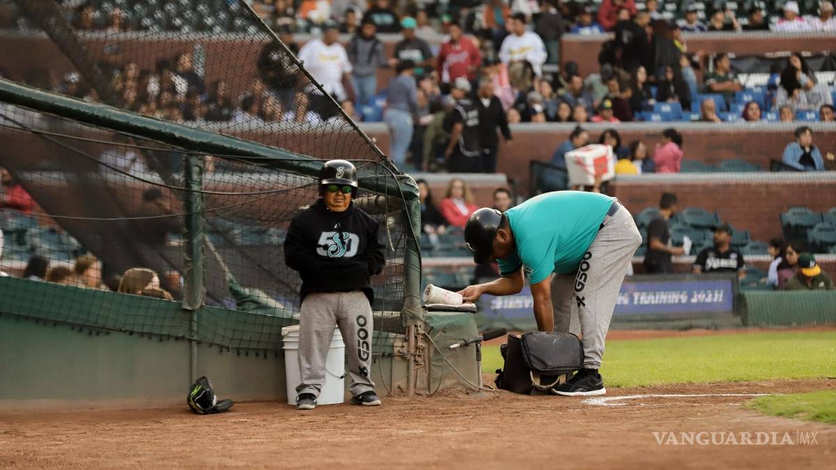 $!Morales y Romero buscan siempre tener todo en orden para el equipo.