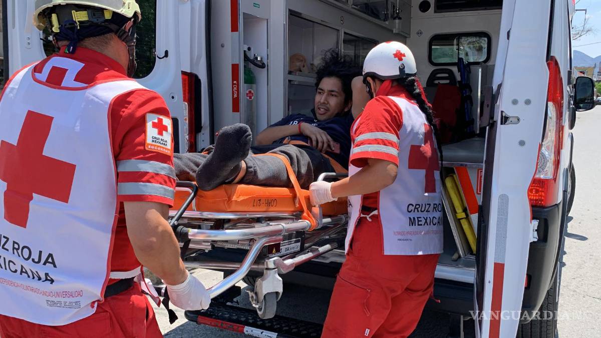 Motociclista acaba en el hospital con posible fractura