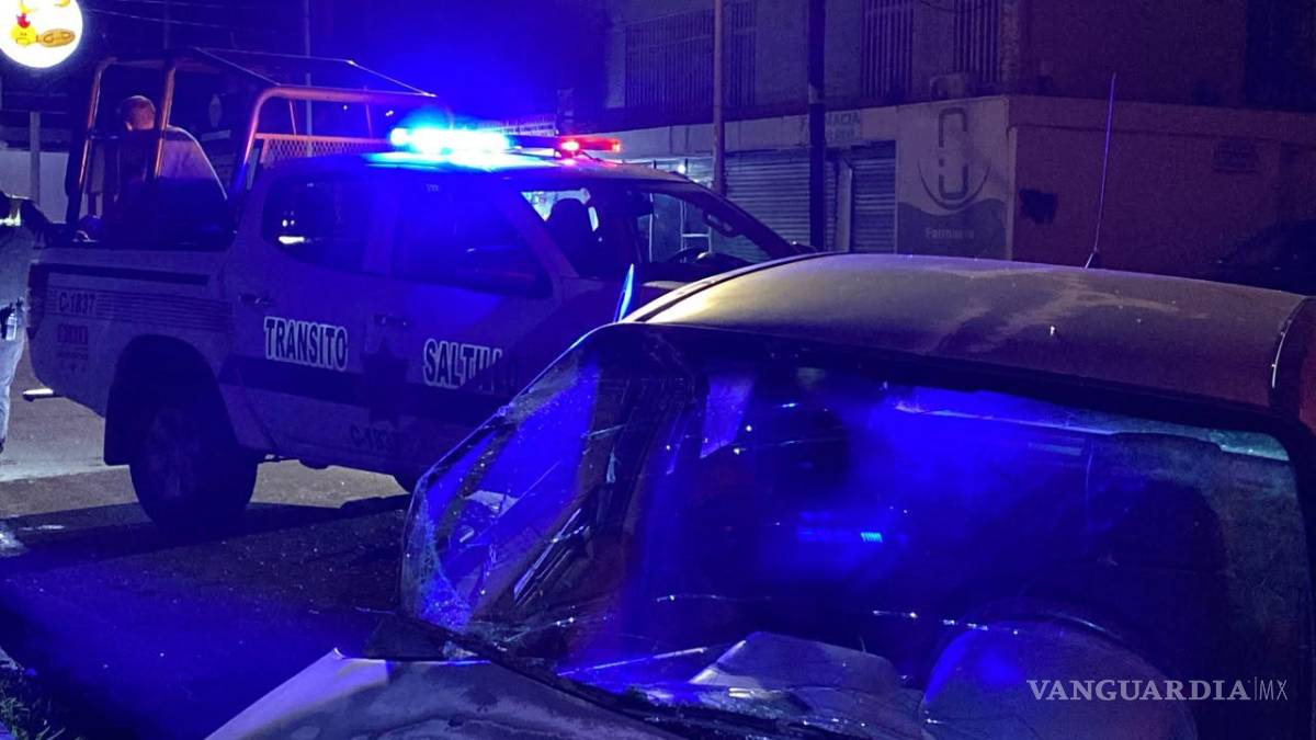 $!Elementos de Tránsito Municipal aseguraron al presunto responsable del accidente, quien fue puesto a disposición del Ministerio Público de Asuntos Viales para el deslinde de responsabilidades correspondientes.