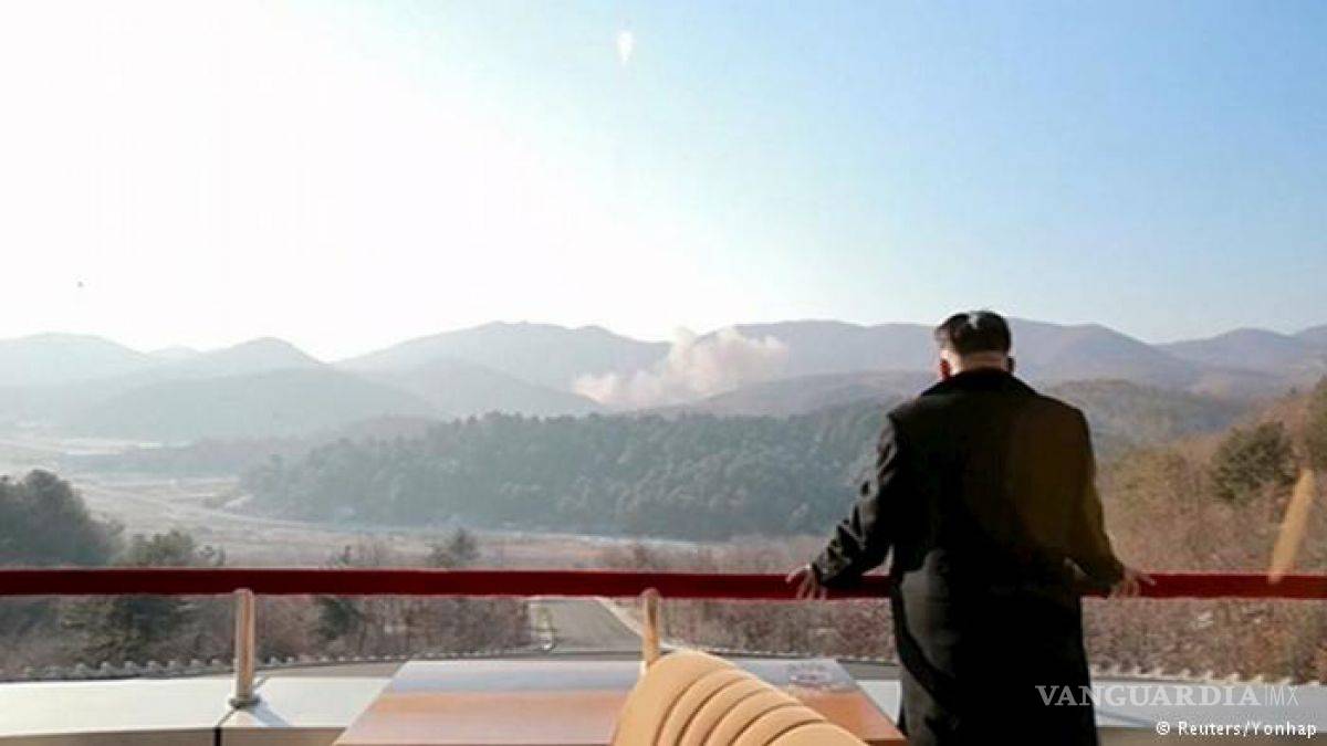 $!Continúa la tensión: Norcorea lanza misil que sobrevuela el norte de Japón