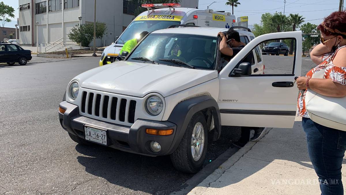 Sufre lesión en accidente que provocó en colonia República en Saltillo
