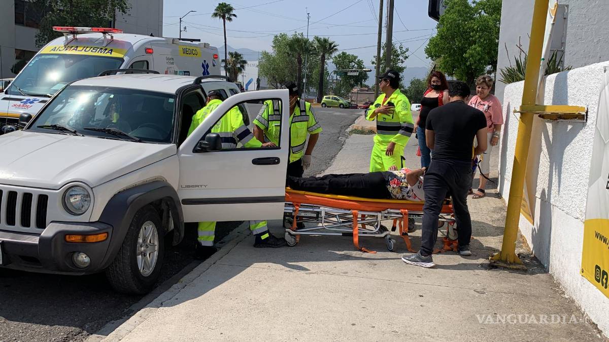 Sufre lesión en accidente que provocó en colonia República en Saltillo