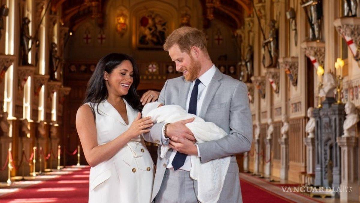 $!Meghan Markle y el Príncipe Harry presentan a su bebé por primera vez