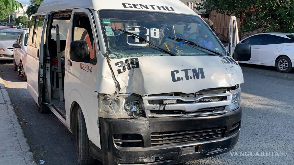 Saltillo: 12 personas lesionadas por choque entre dos camiones en la colonia Guayulera