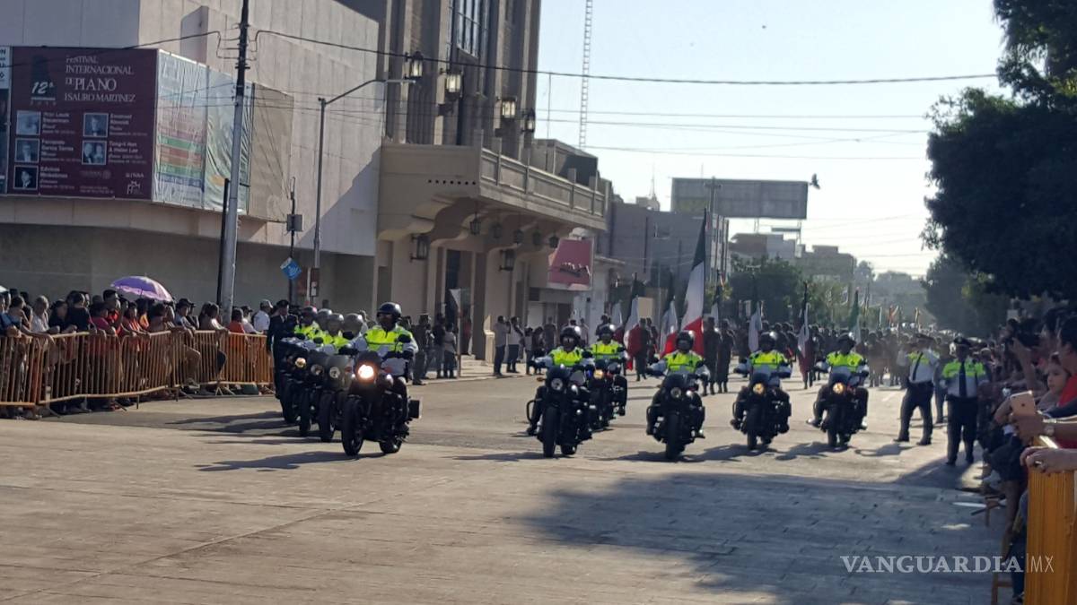 $!Con Desfile de Independencia culminan festejos patrios en Torreón