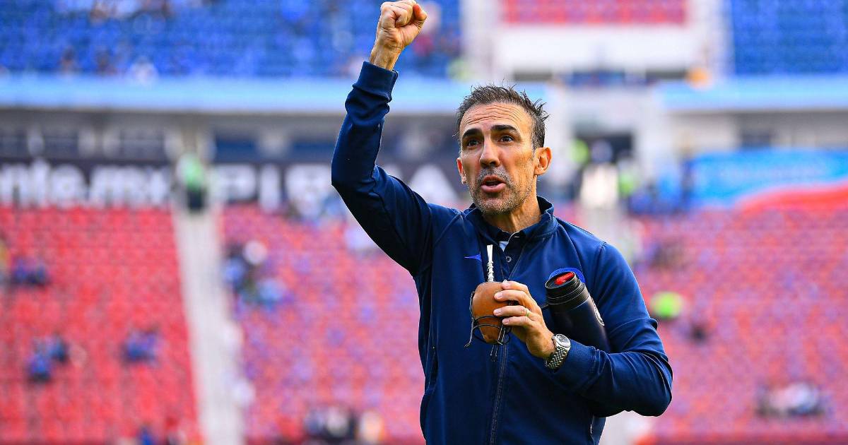 Vicente Sánchez, cerca de dirigir al club donde Efraín Juárez escribió su leyenda