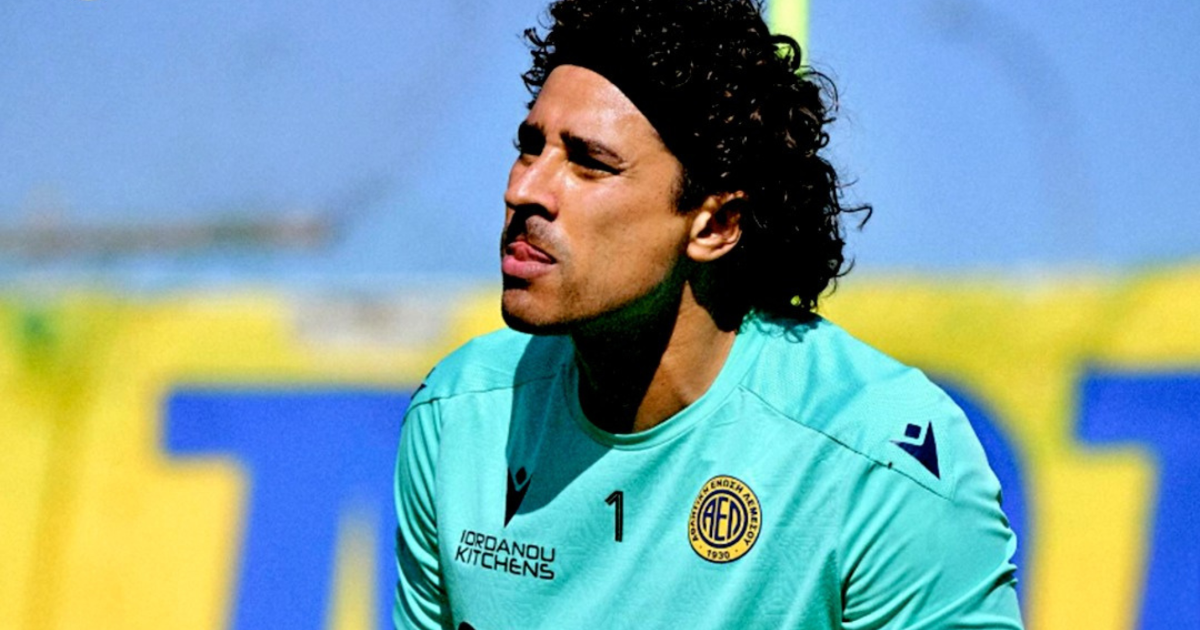 Guillermo Ochoa sufre goleada en su primer partido con AEL Limassol