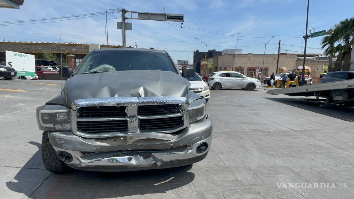 Saltillo: Se pasa en rojo y provoca fallecimiento de una mujer