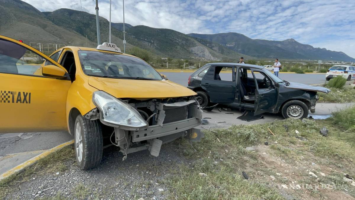 Joven provoca choque en cruce de Saltillo; reportan un lesionado