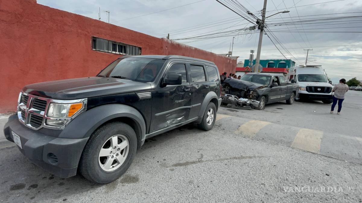En Saltillo, joven alcoholizado provoca múltiples choques; deja dos lesionados