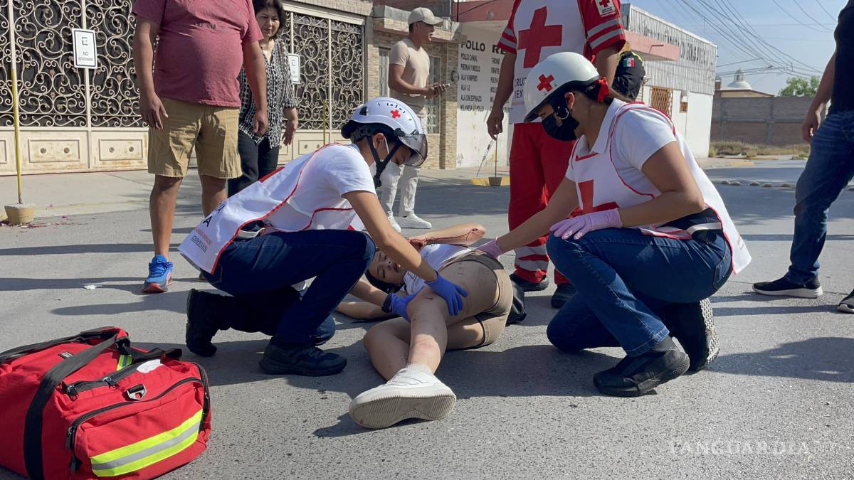 Motociclista se estampa contra camioneta en la colonia Magisterio