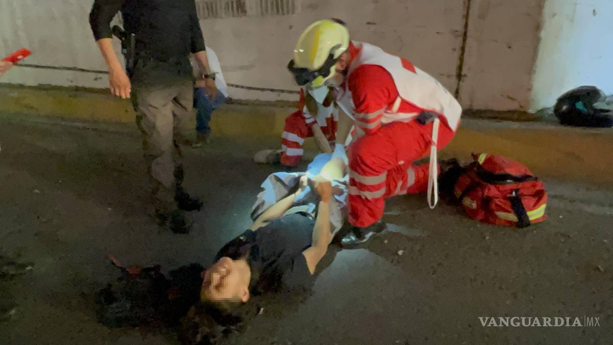 En Saltillo, termina motociclista de 17 años con fractura tras derrapar