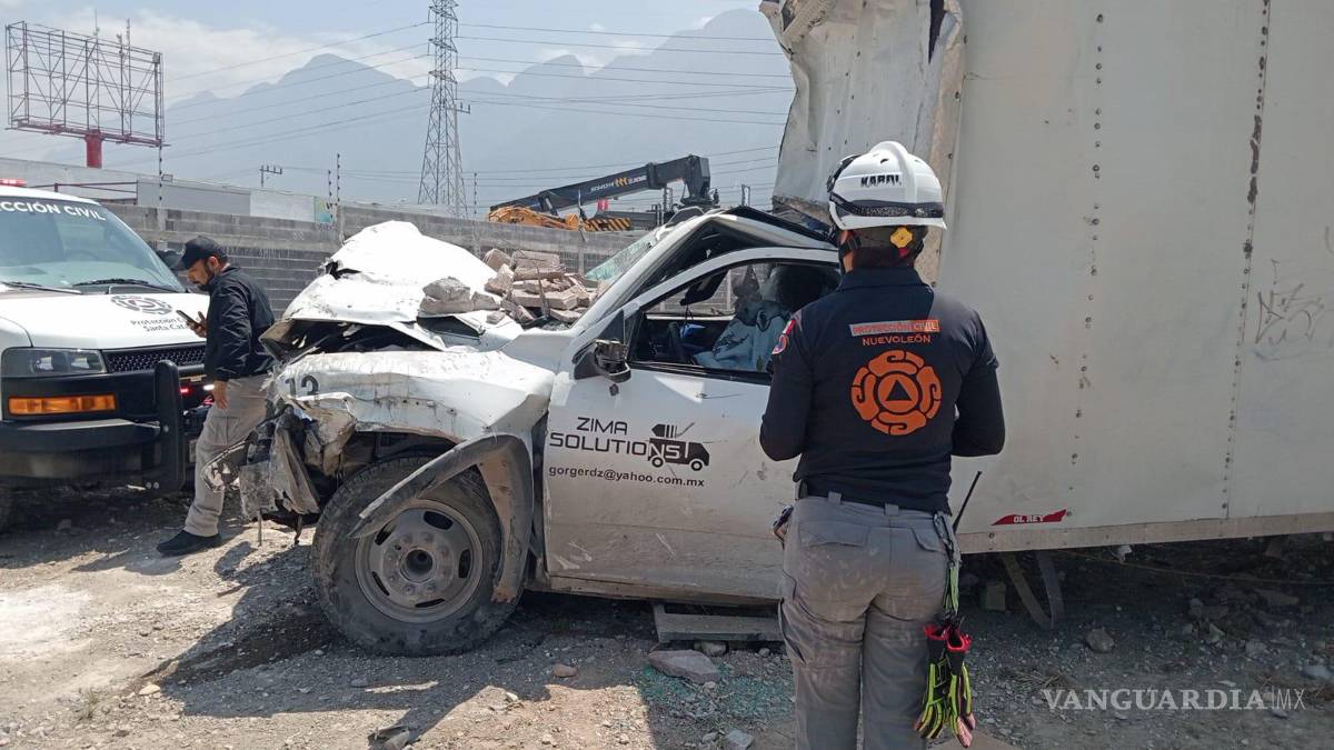Tráiler sin frenos choca 4 vehículos y deja un fallecido en la Carretera Mty-Saltillo, en Nuevo León