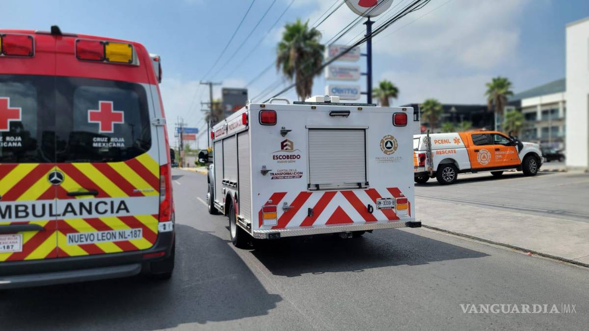 Seis lesionados deja choque entre camión urbano y unidad recolectora de basura, en Nuevo León