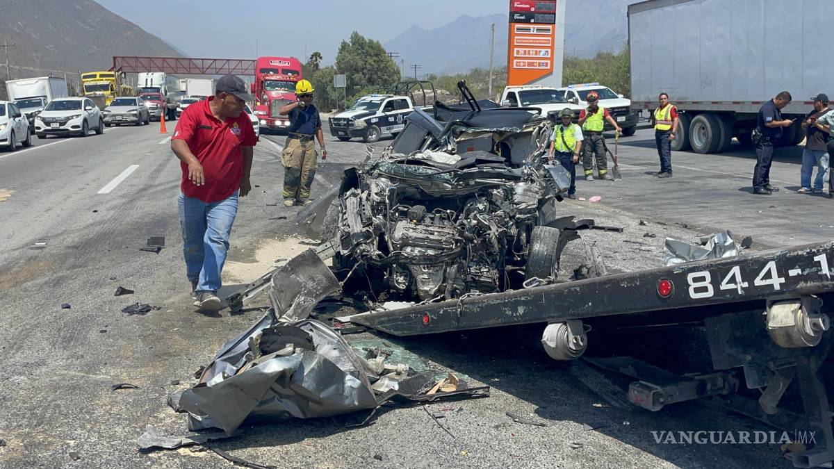 Familia se salva de milagro tras aparatoso accidente carretero