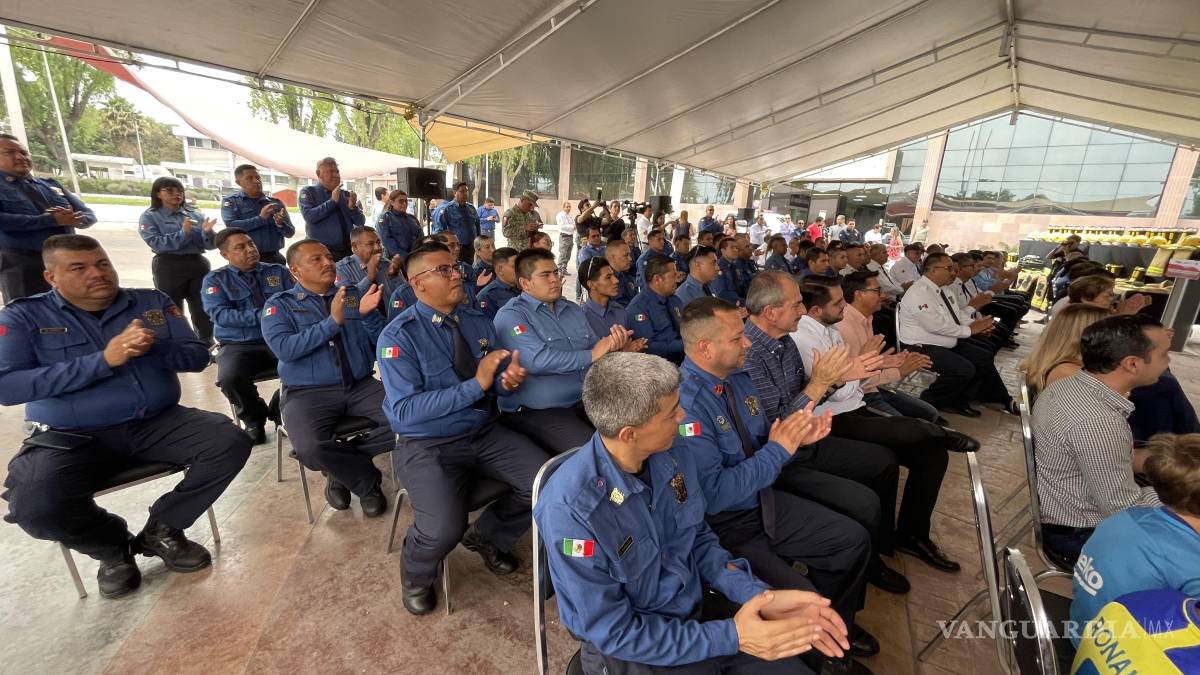 Entregan unidades y uniformes a Bomberos y Protección Civil de Saltillo