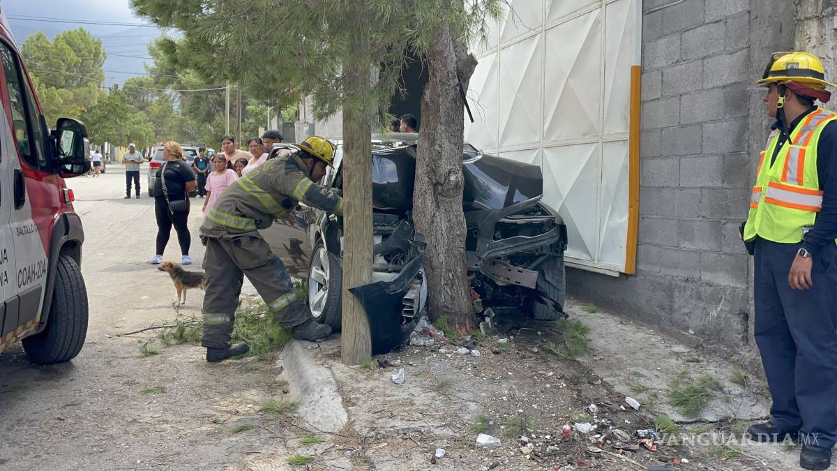 Le da un ataque epiléptico y provoca fuerte accidente, en Saltillo