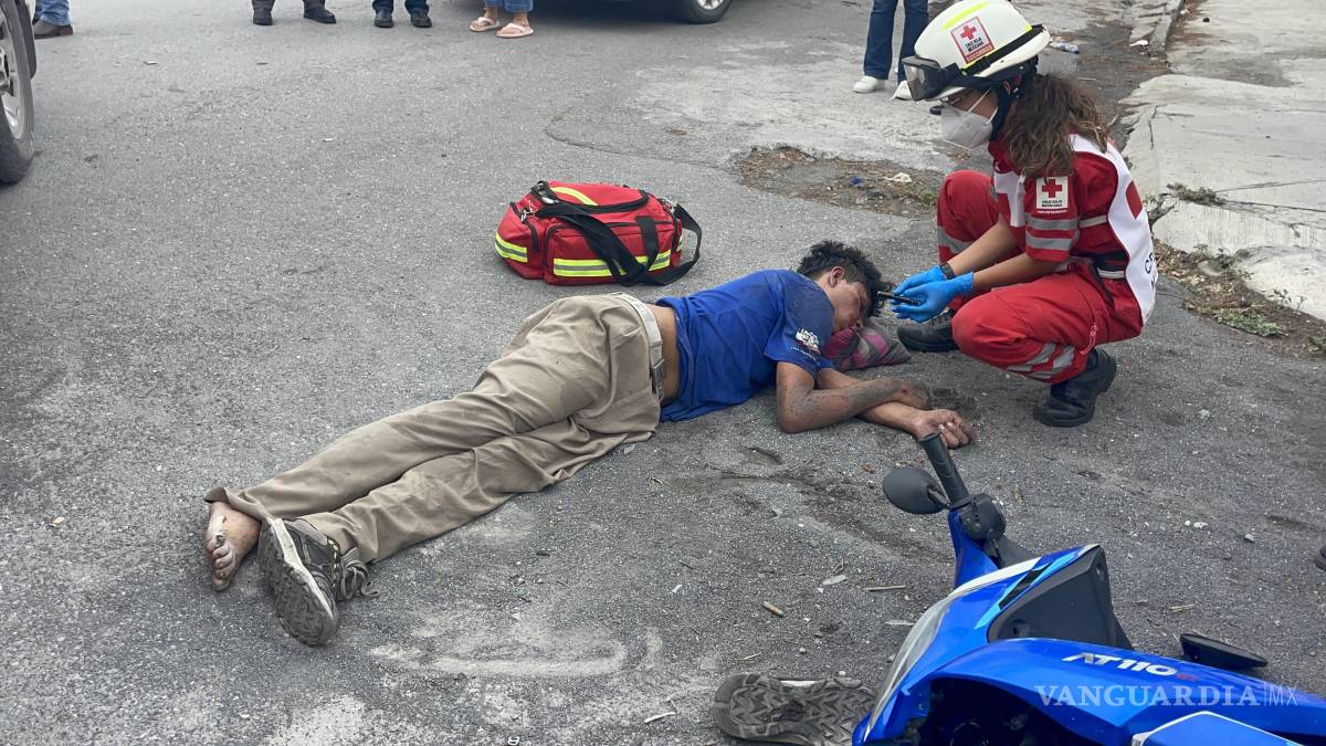 Menor termina grave tras caer de una moto, en Saltillo