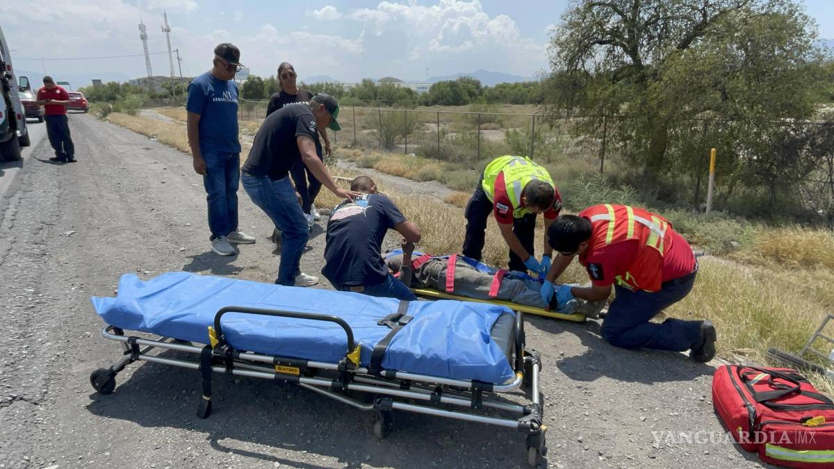 Motociclista derrapa y termina lesionado, en Ramos Arizpe