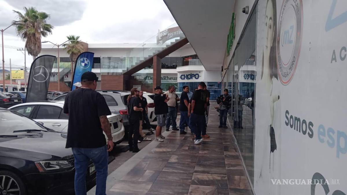 Manifestación de taxistas paraliza vialidades, en Saltillo