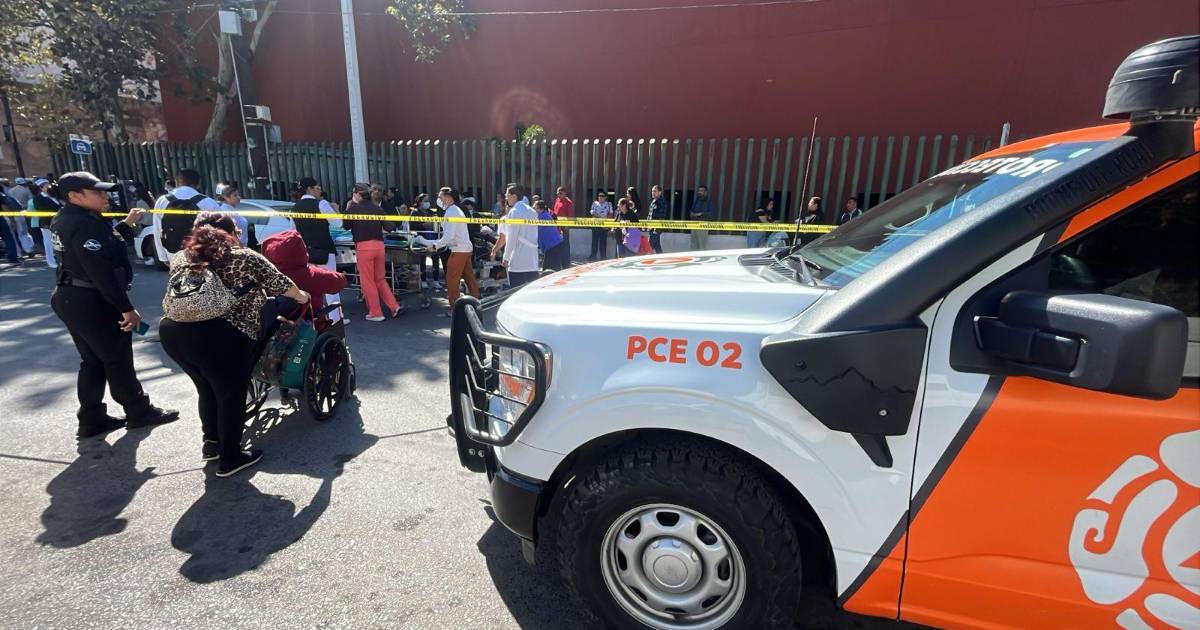 Desalojan a pacientes y personal de la Clínica del IMSS por incendio, en Nuevo León