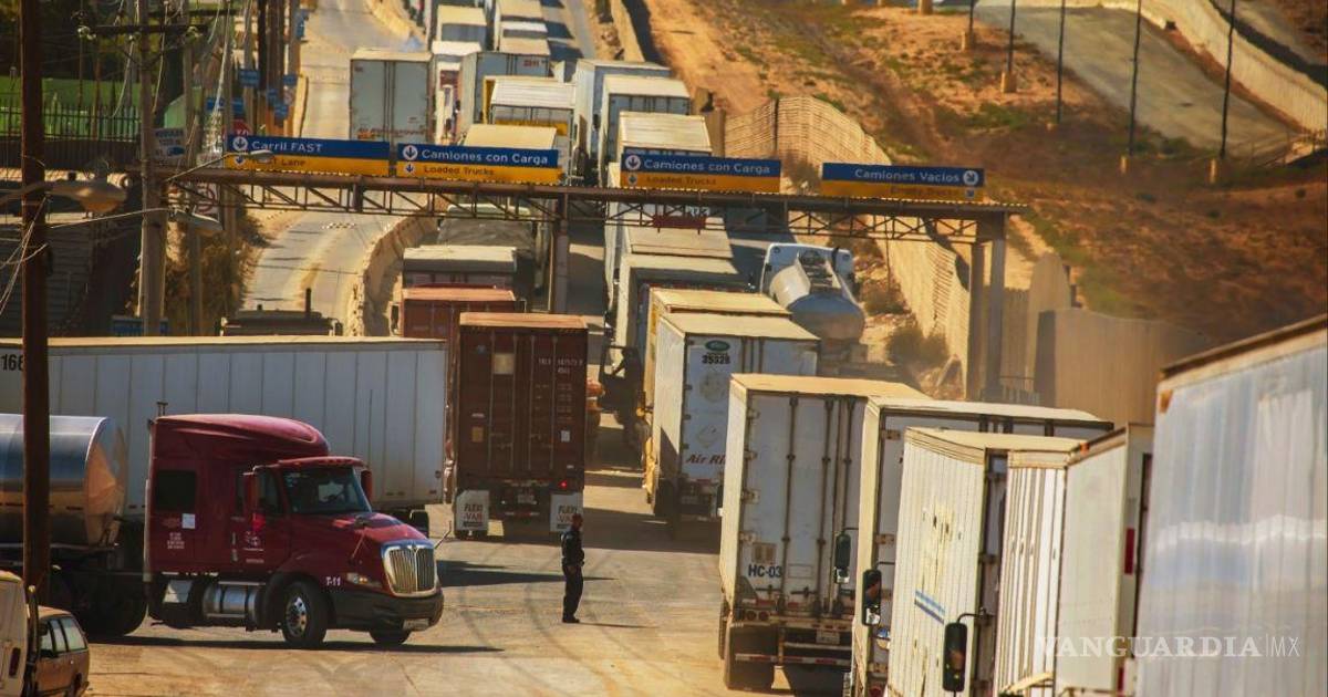 Suben ventas al mayoreo de camiones de carga y pasajeros en México pero bajan al menudeo en mayo