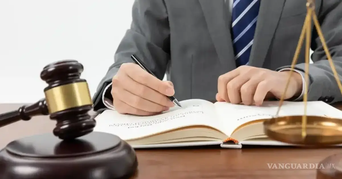 Entre abogados te veas...