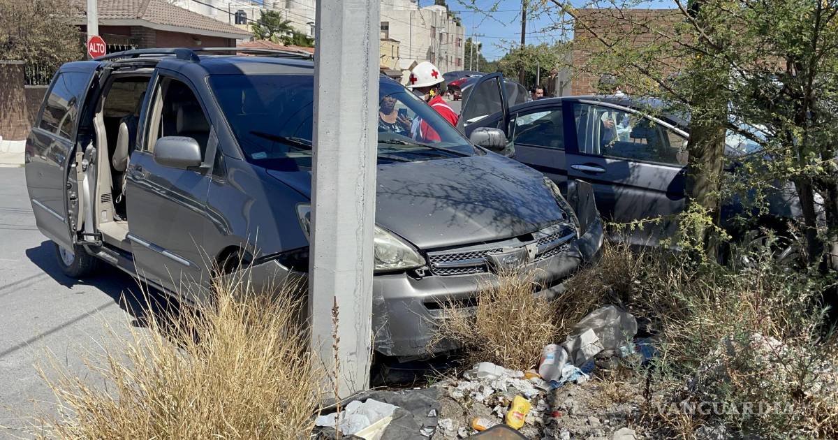 Se pasa el alto y chocan en colonia República; conductoras resultan ...