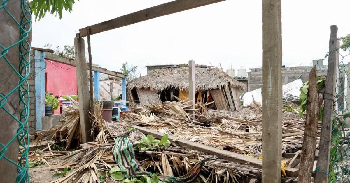 Denuncian abandono de más de mil damnificados por huracán ‘Erick’ en Pinotepa Nacional