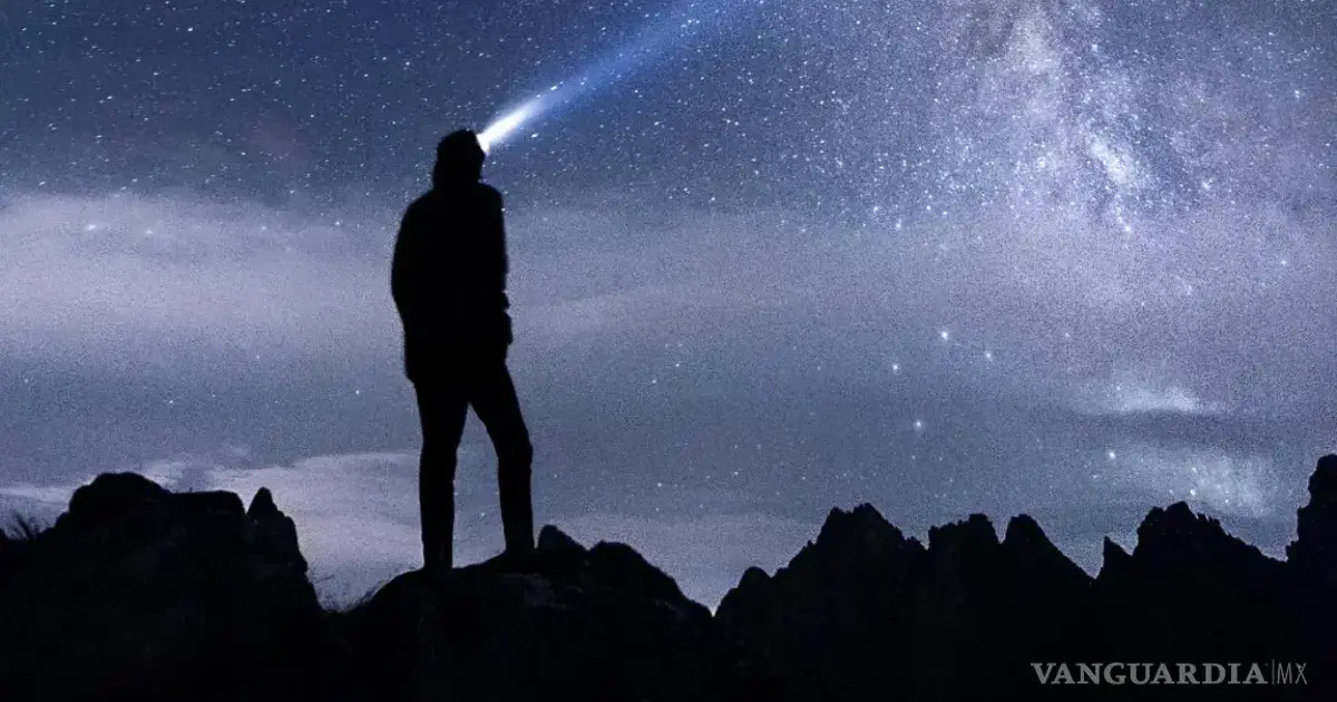 Calendario astronómico de noviembre 2025: Luna de castor, lluvias de meteoros, Cometa Lemmon, superluna...