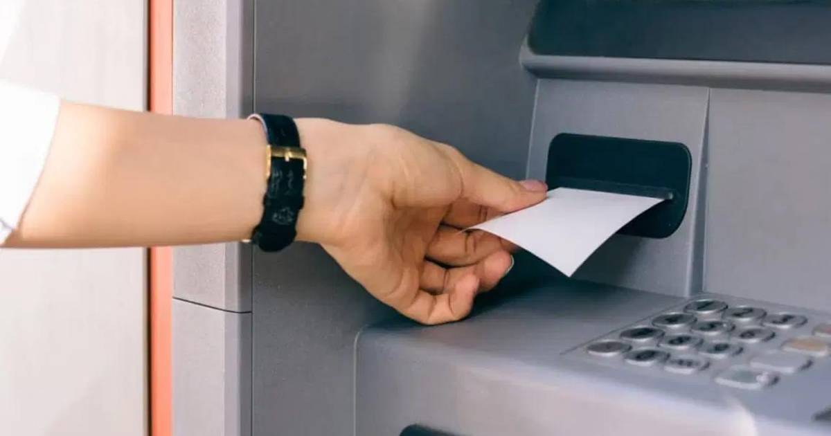 ¡Cuidado!... ¿Por qué no debes imprimir el recibo que da el cajero al retirar dinero?