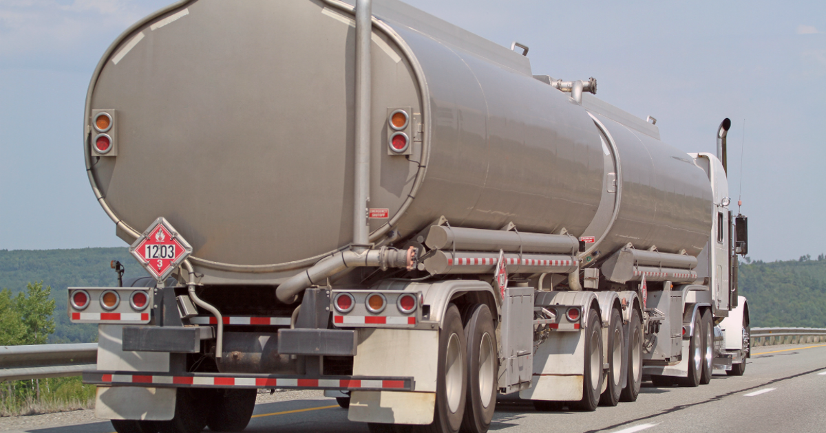 Elementos de seguridad aseguran 76 mil litros de hidrocarburo en la carretera Monterrey-Reynosa