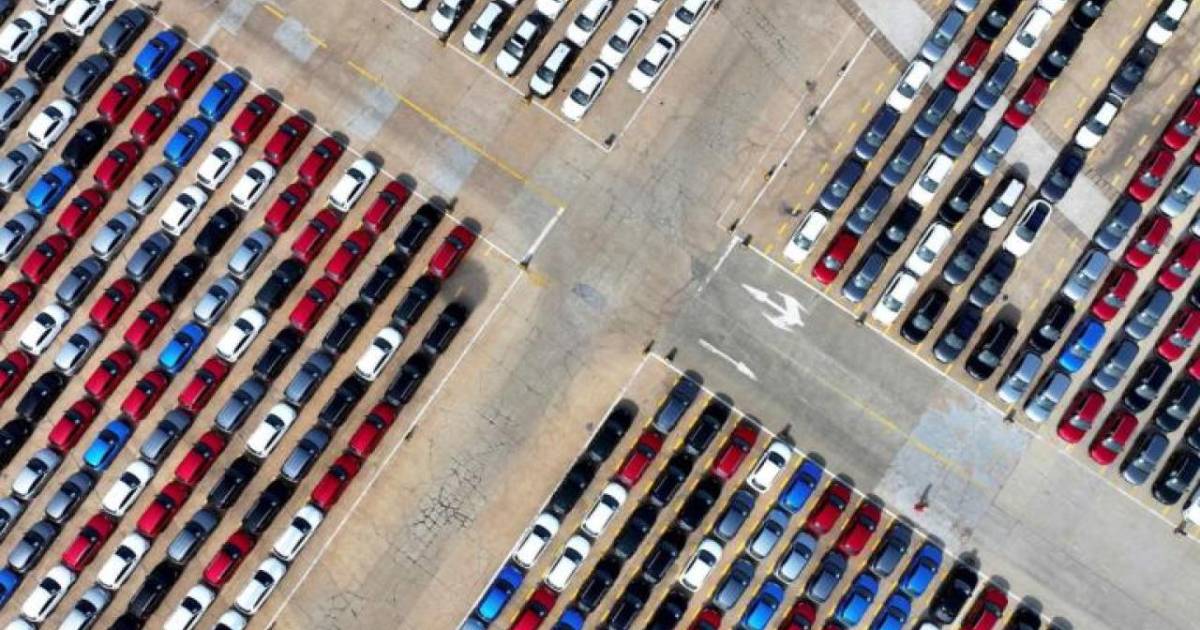 Trump realiza notificación formal de inicio de aranceles del 15% a los autos de la UE