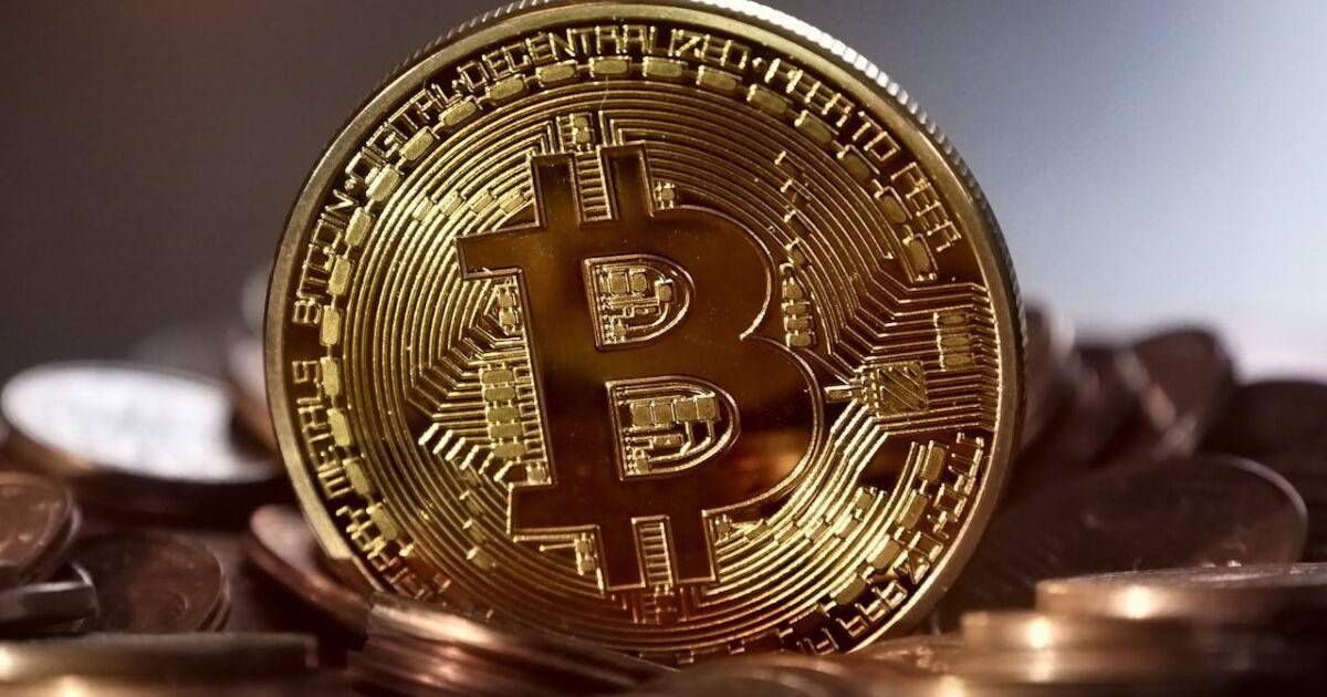 Bitcoin arranca diciembre con tropiezos; reduce su valor en más de 7 por ciento