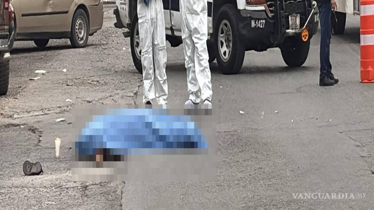 $!El accidente ocurrió frente a la Escuela Primaria Adolfo López Mateos, en la colonia Nueva Imagen, al sur de Saltillo.