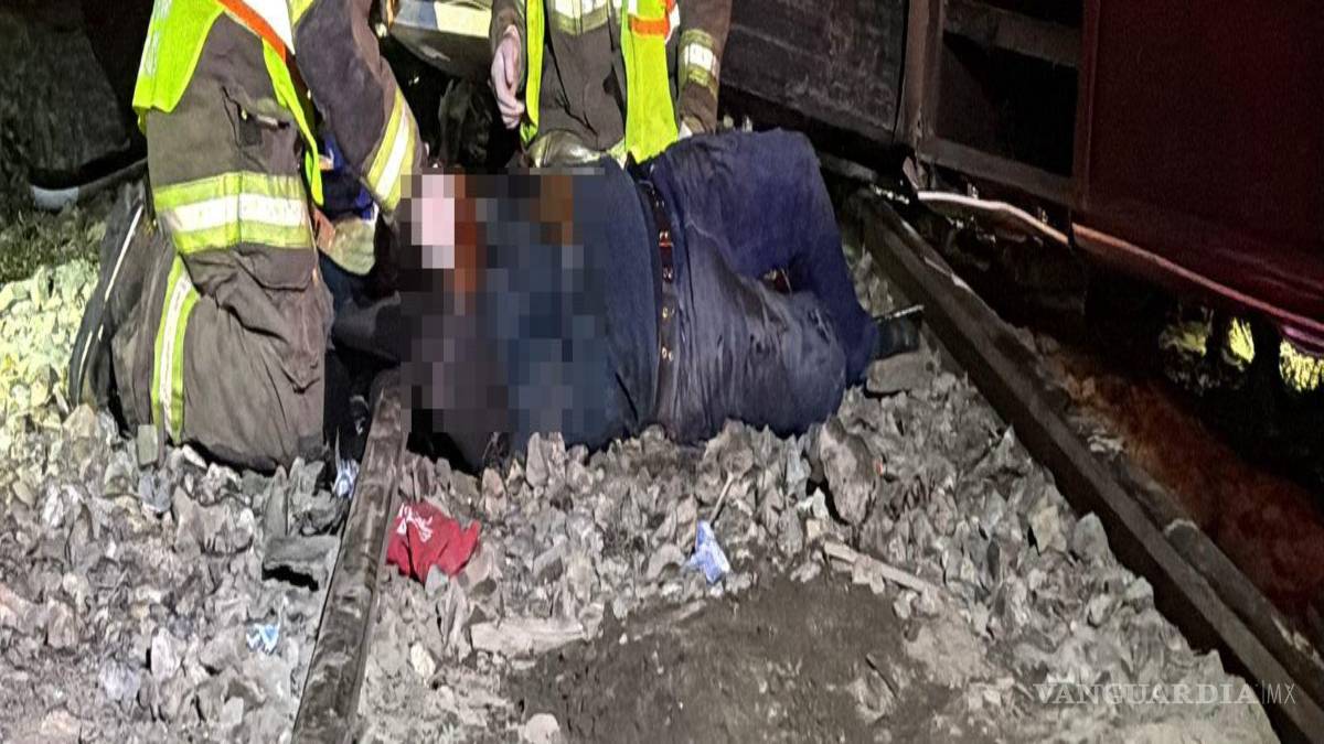 $!Elementos de la Policía Estatal y Municipal acordonan la zona para permitir que los cuerpos de emergencia realicen las labores de rescate sin riesgo.