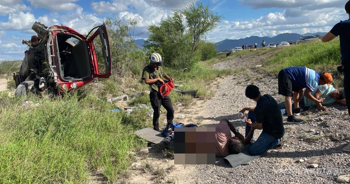Volcadura múltiple y vehículo en llamas desatan intensa movilización en la carretera Monclova-Saltillo