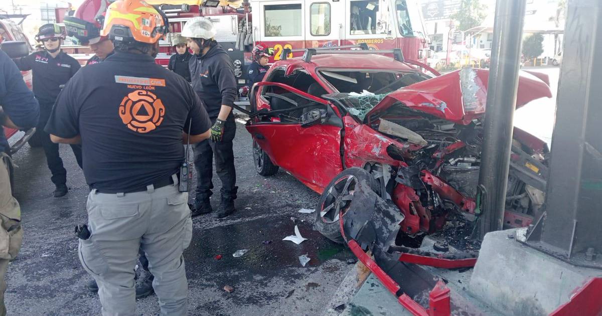 Joven se debate entre la vida y la muerte tras choque con unidad de la Ministerial, en Nuevo León